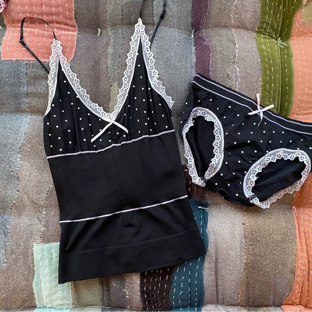 Victoria’s Secret Elegant Cami & Panty Set. Classic pink and black 💕🖤